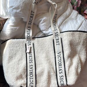 Victoria's Secret Cream and Black Sherpa Tote Bag. BNWT!